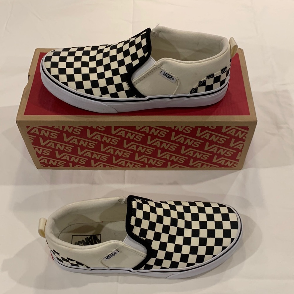 Black and white checkered vans size kids 5